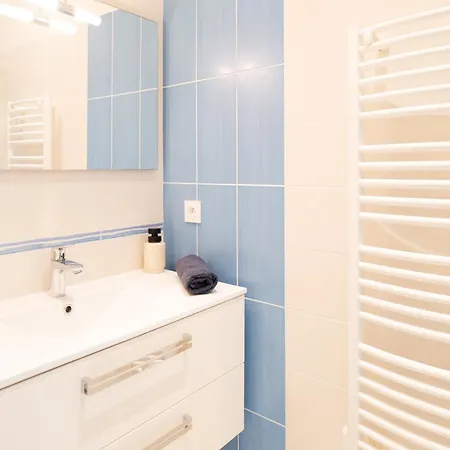 Jolie Maison Renovee Dans Le Centre-ville Avec Garage Privatif 4 Personnes