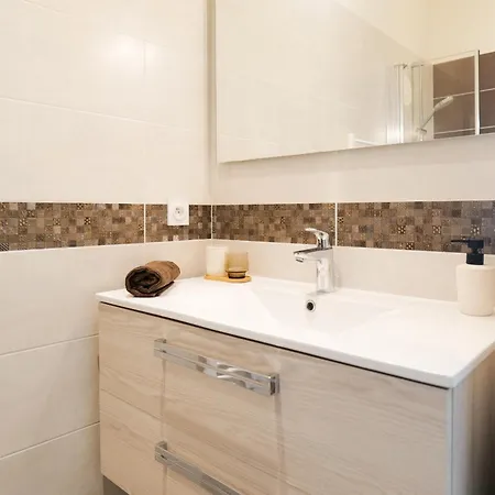 Jolie Maison Renovee Dans Le Centre-ville Avec Garage Privatif 4 Personnes