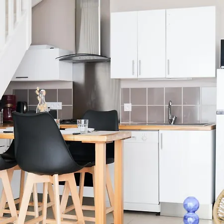 Jolie Maison Renovee Dans Le Centre-ville Avec Garage Privatif 4 Personnes *