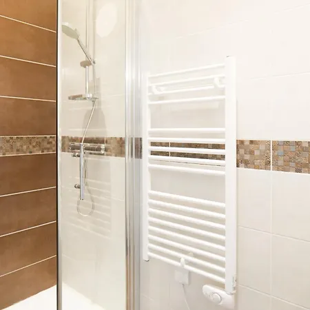 Jolie Maison Renovee Dans Le Centre-ville Avec Garage Privatif 4 Personnes Ferienhaus