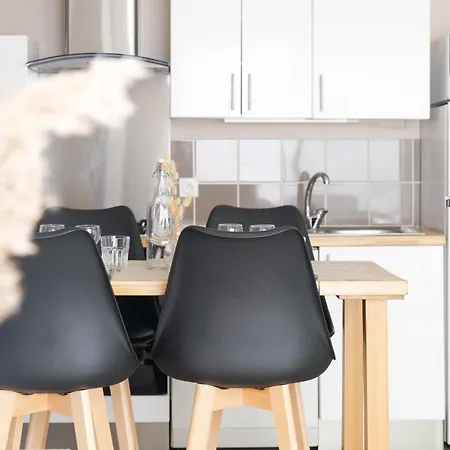 Jolie Maison Renovee Dans Le Centre-ville Avec Garage Privatif 4 Personnes * Les Sables-dʼOlonne