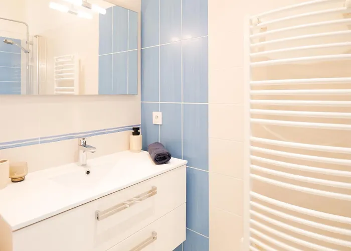 Jolie Maison Renovee Dans Le Centre-ville Avec Garage Privatif 4 Personnes