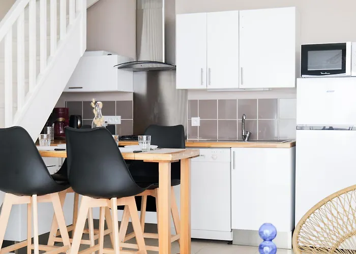 Jolie Maison Renovee Dans Le Centre-ville Avec Garage Privatif 4 Personnes *